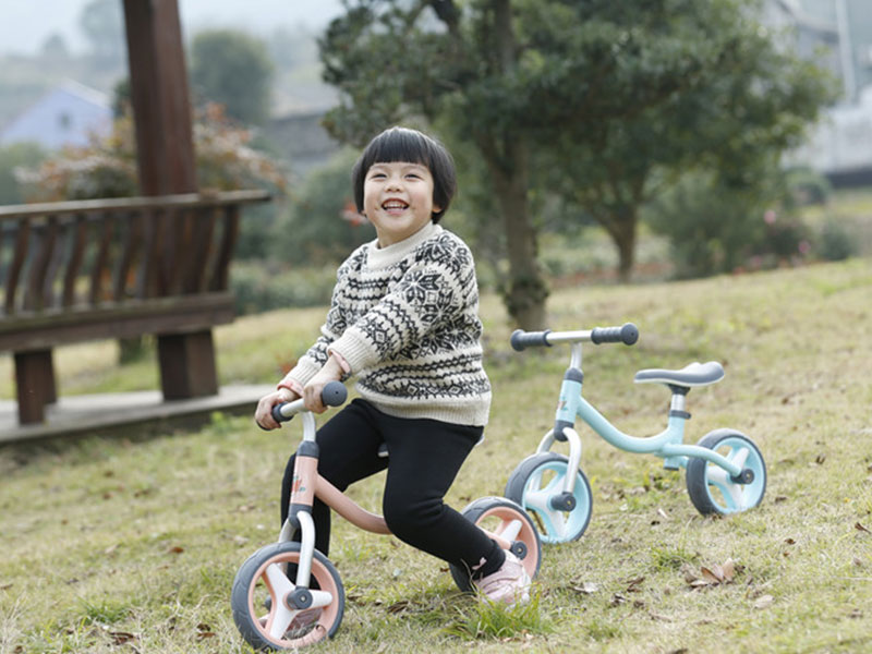 Quand les parents enseignent-ils leur Kids Balance Bike ? Combien de pratique est mieux?