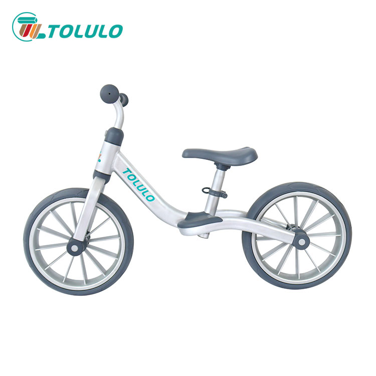 Pourquoi les parents intelligents achètent-ils des vélos de balance pour leurs enfants?
