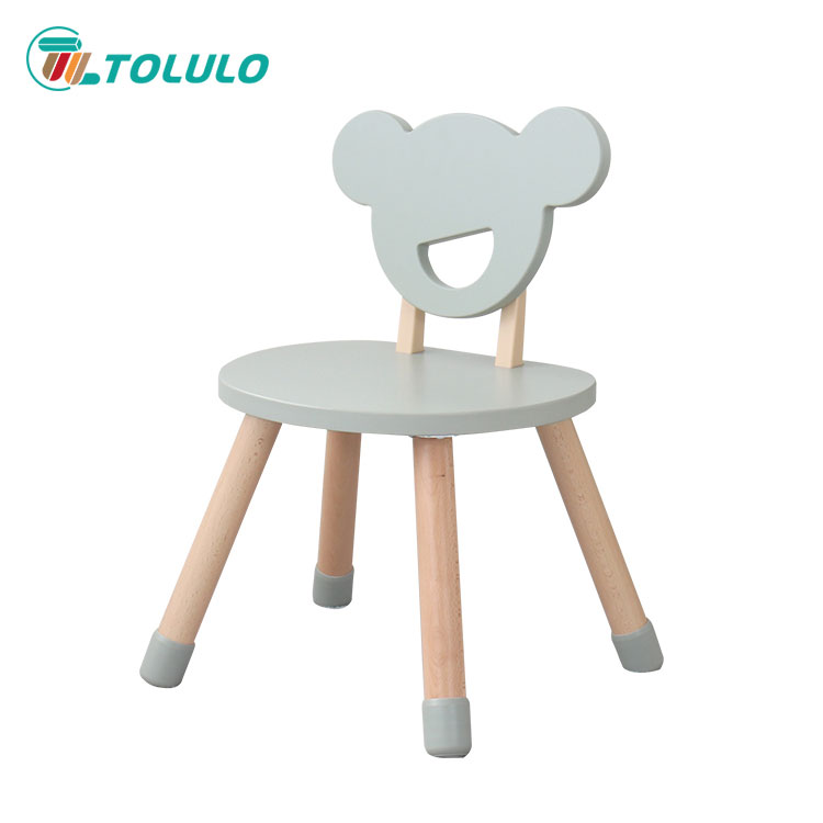 Chaise en bois pour enfants