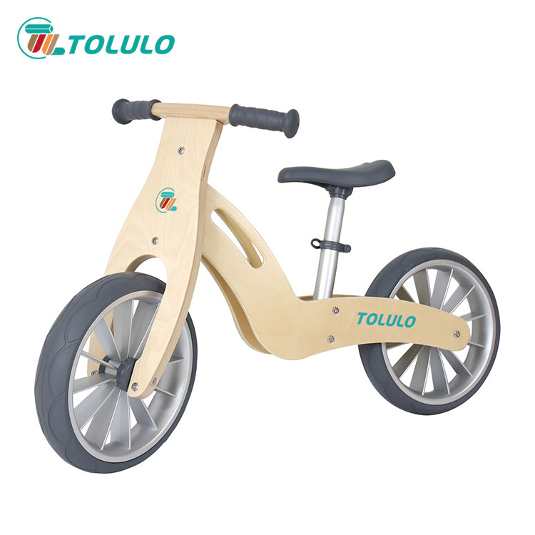 Vélo d'équilibre en bois